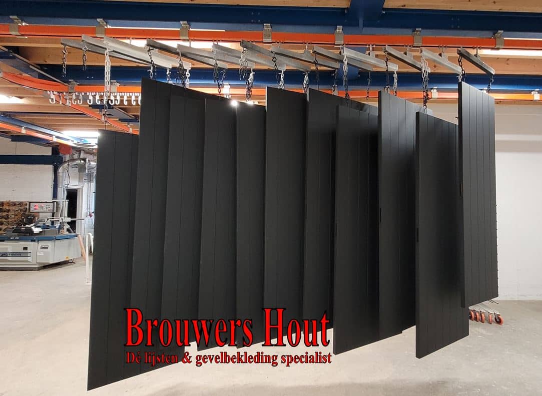 Deur spuiten in grondcoating - Afbeelding 2